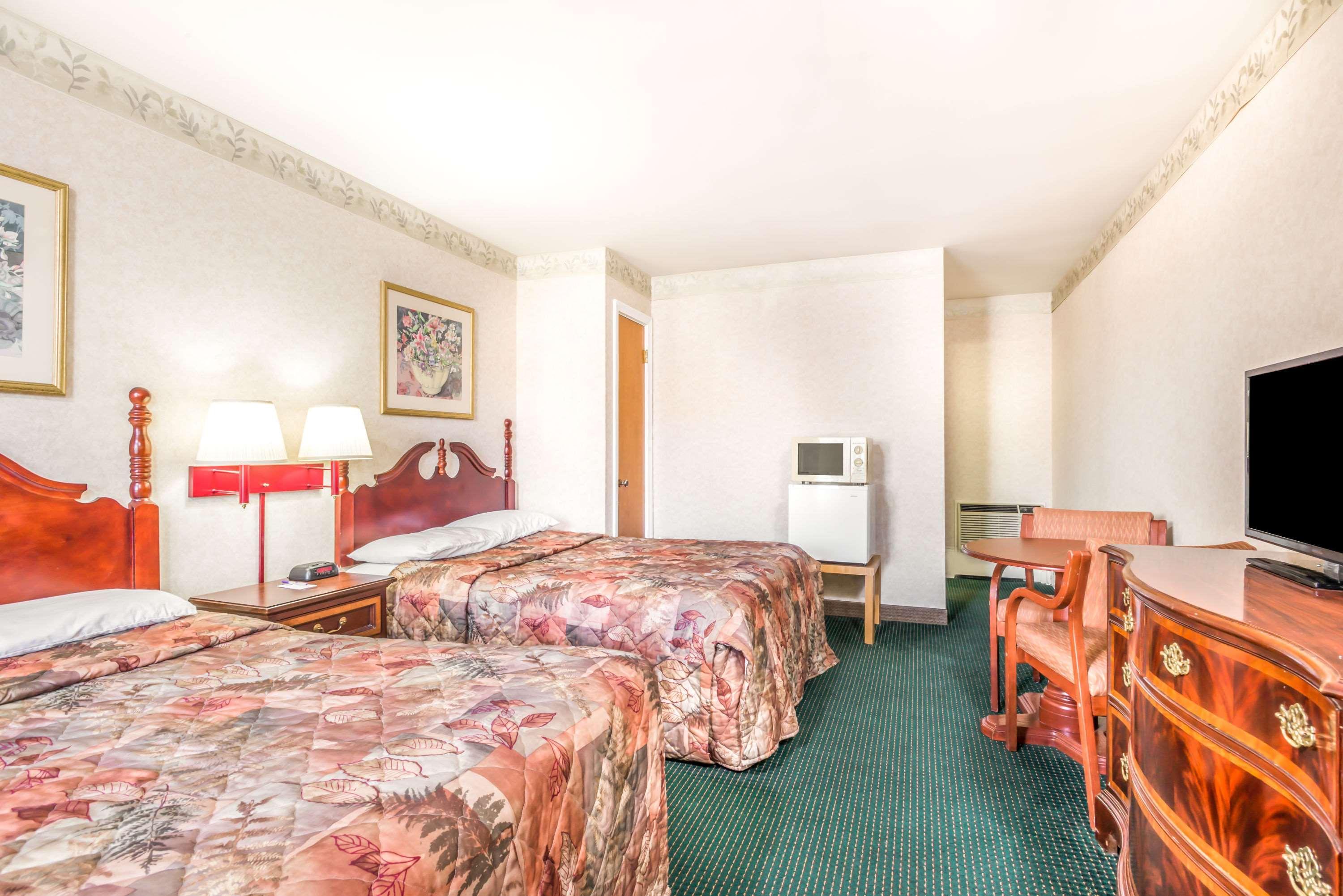 Knights Inn Ленокс Экстерьер фото