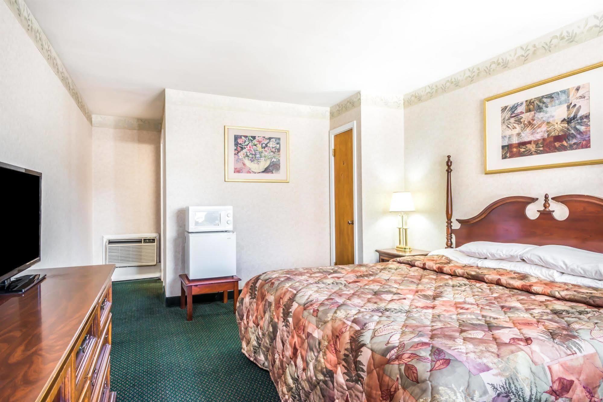 Knights Inn Ленокс Экстерьер фото